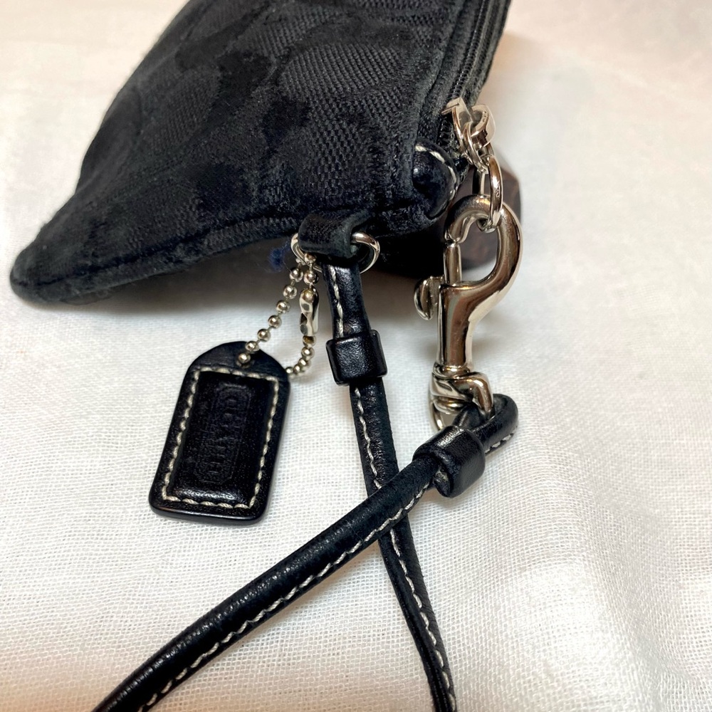 Coach Black Signature Jacquard Wristlet - Picture 9 of 12